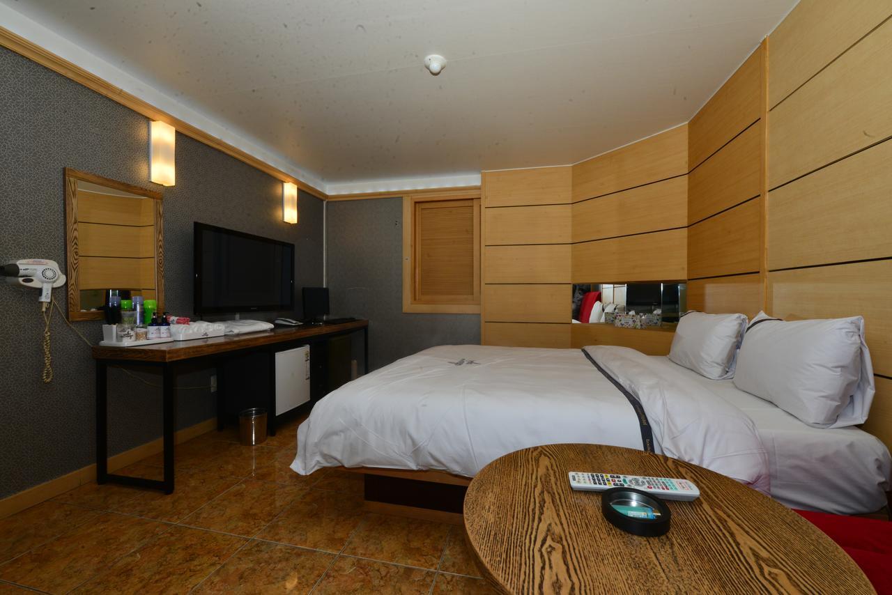 Daegu Mellow Motel Bagian luar foto
